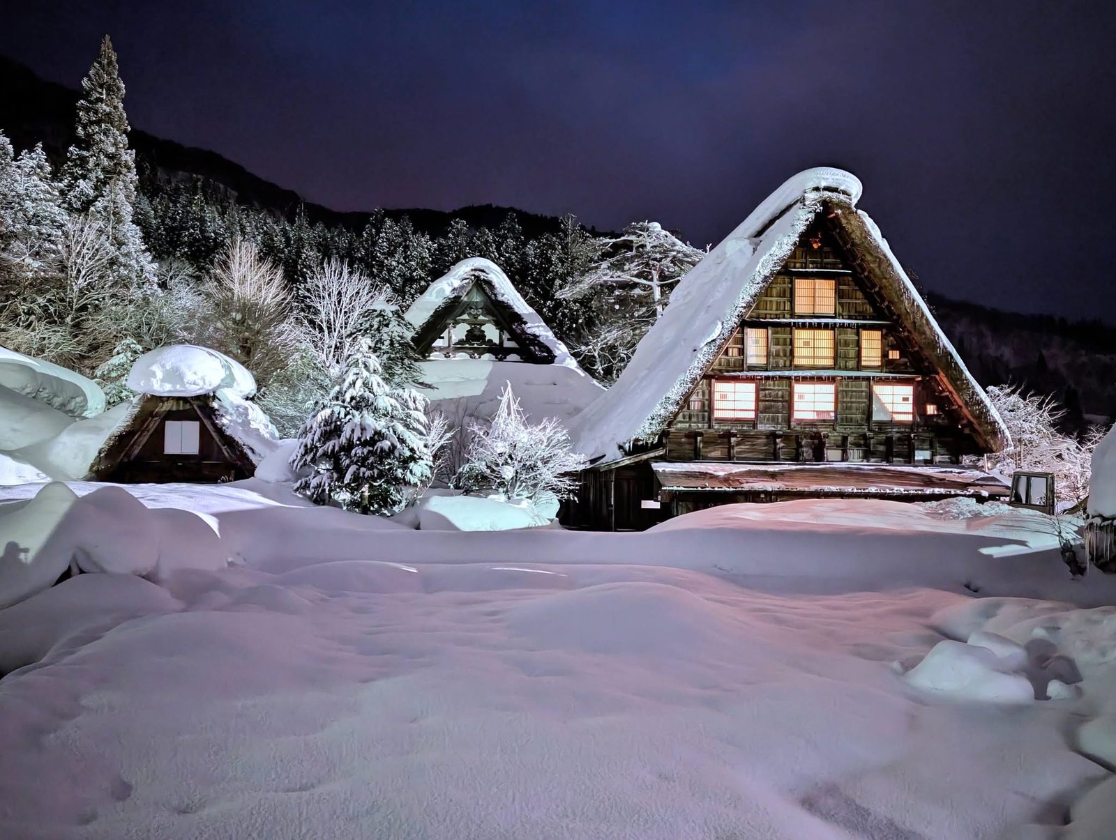 白川郷_合掌造り夜景ライトアップ_02