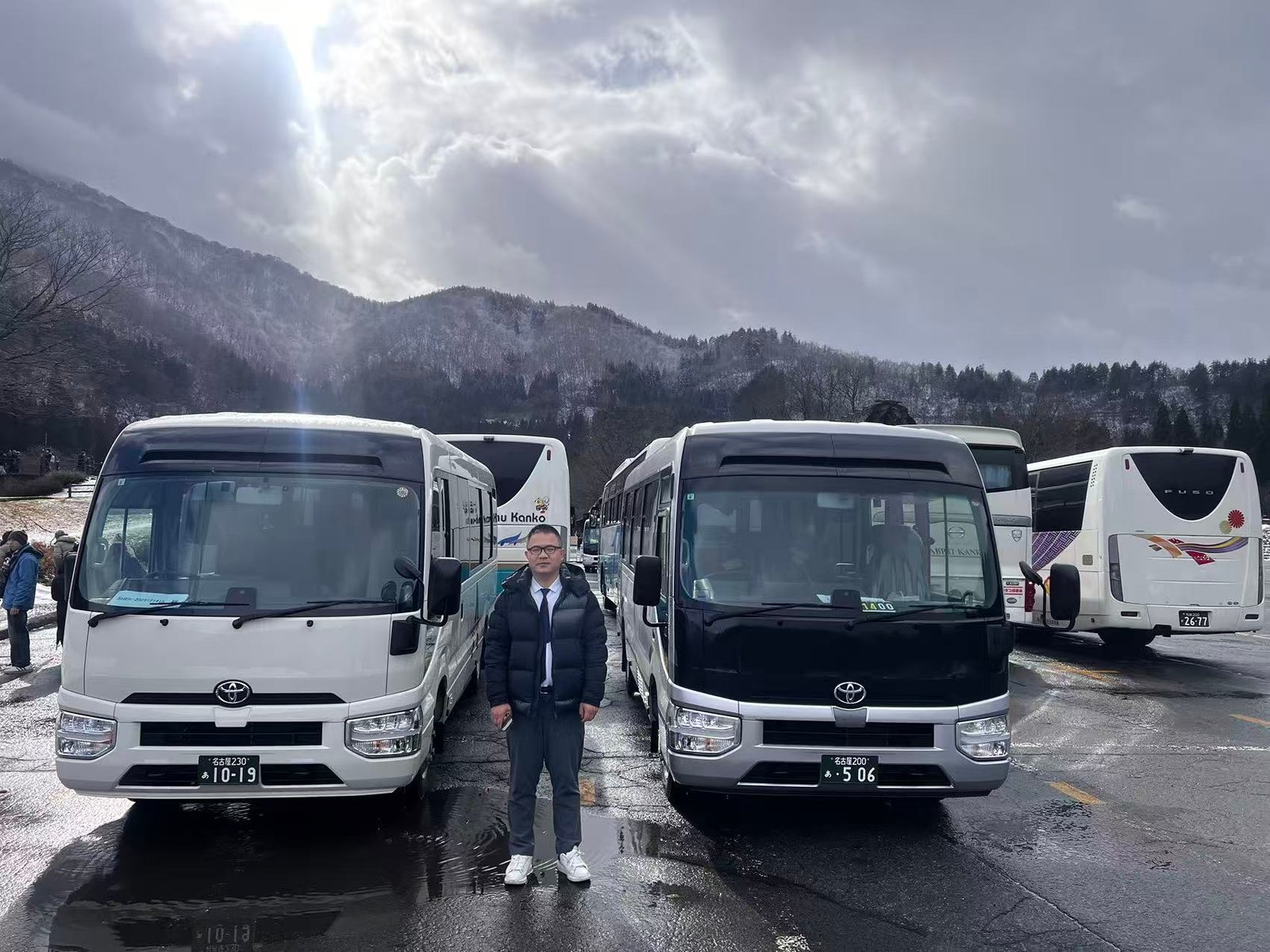 空港送迎_バス飛行機並び_10